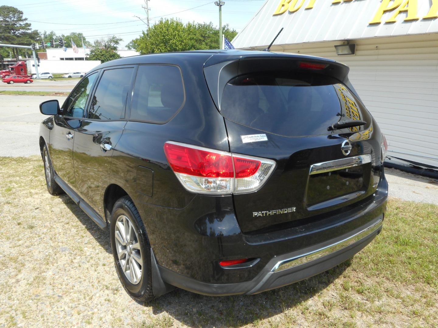 2014 Black Nissan Pathfinder S 4WD (5N1AR2MM7EC) with an 3.5L V6 DOHC 24V engine, Continuously Variable Transmission transmission, located at 2553 Airline Blvd, Portsmouth, VA, 23701, (757) 488-8331, 36.813889, -76.357597 - ***VEHICLE TERMS*** Down Payment: $1499 Weekly Payment: $110 APR: 23.9% Repayment Terms: 42 Months *** CALL ELIZABETH SMITH - DIRECTOR OF MARKETING @ 757-488-8331 TO SCHEDULE YOUR APPOINTMENT TODAY AND GET PRE-APPROVED RIGHT OVER THE PHONE*** - Photo#7